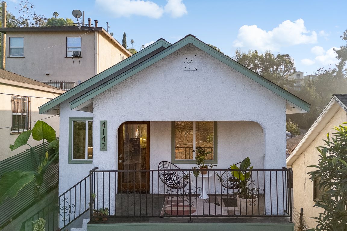 next background image