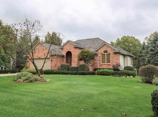 5116 Coachlight Dr, Fenton, MI 48430