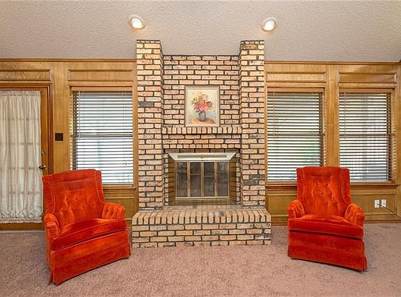 5th image of 501 Country Wood Ct