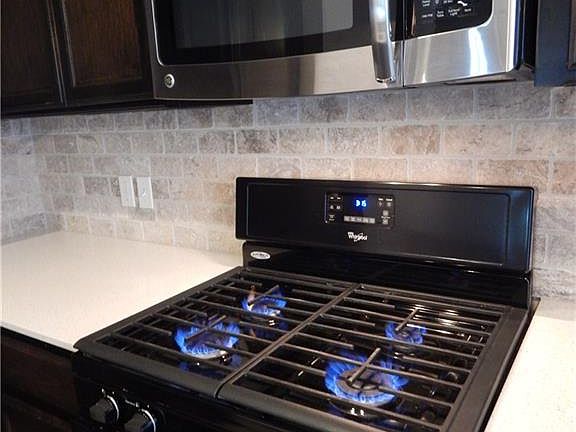4th image of 1019 Eaglerock Ln