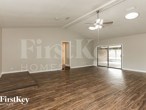 3rd image of 800 Driftwood Pl