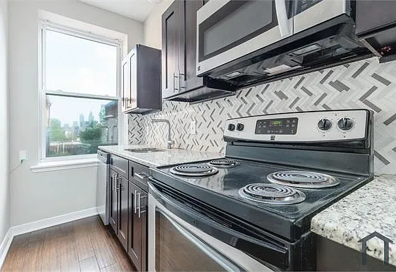 3 bed, 1000 sqft, $1,900 — Photo 3
