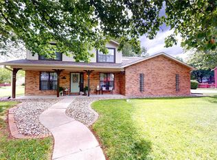 404 Hunters Gln, Belleville, IL