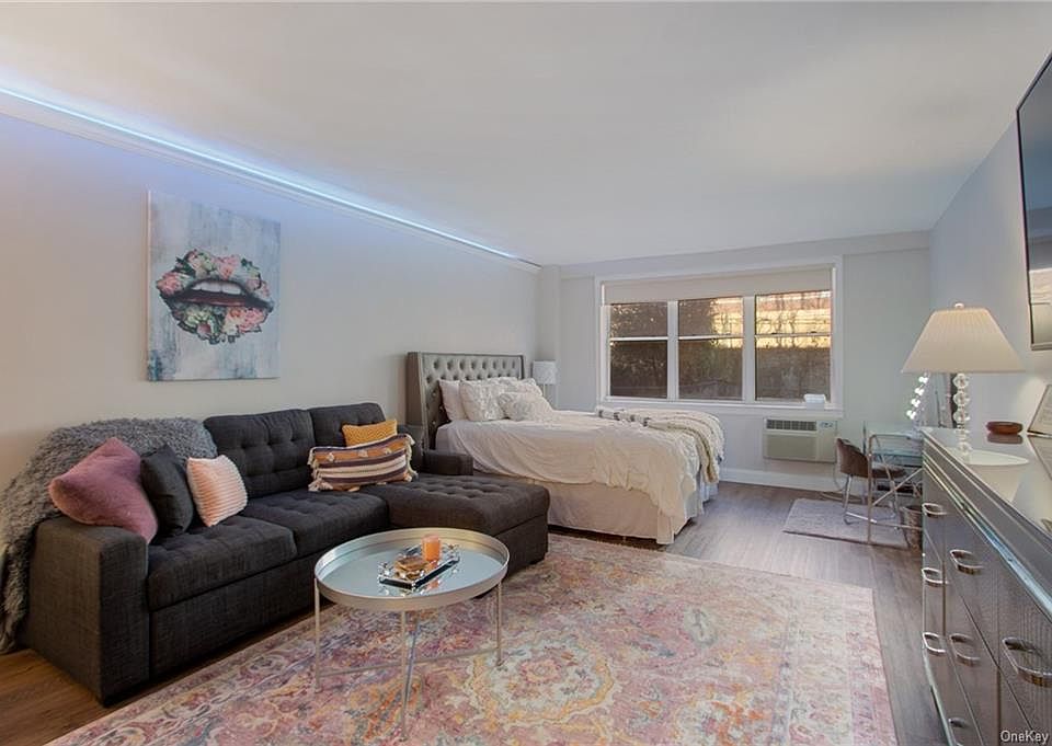 1st image of 25 Franklin Ave APT 3L