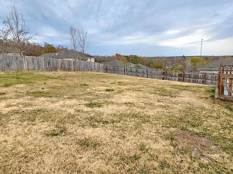 142 Weathering Dr — Photo 23