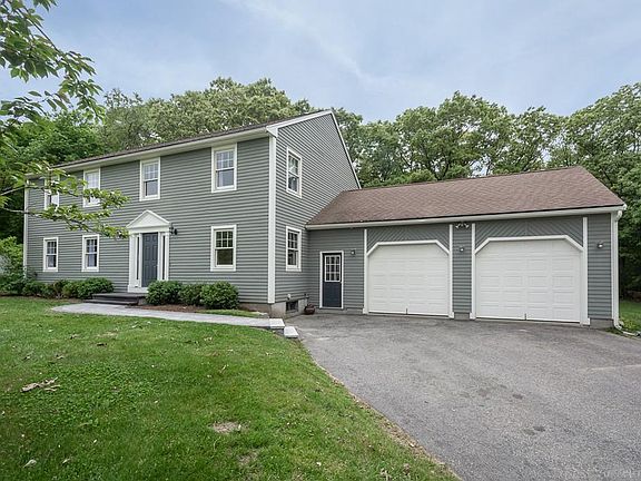 3rd image of 6 Kara Lynn Dr