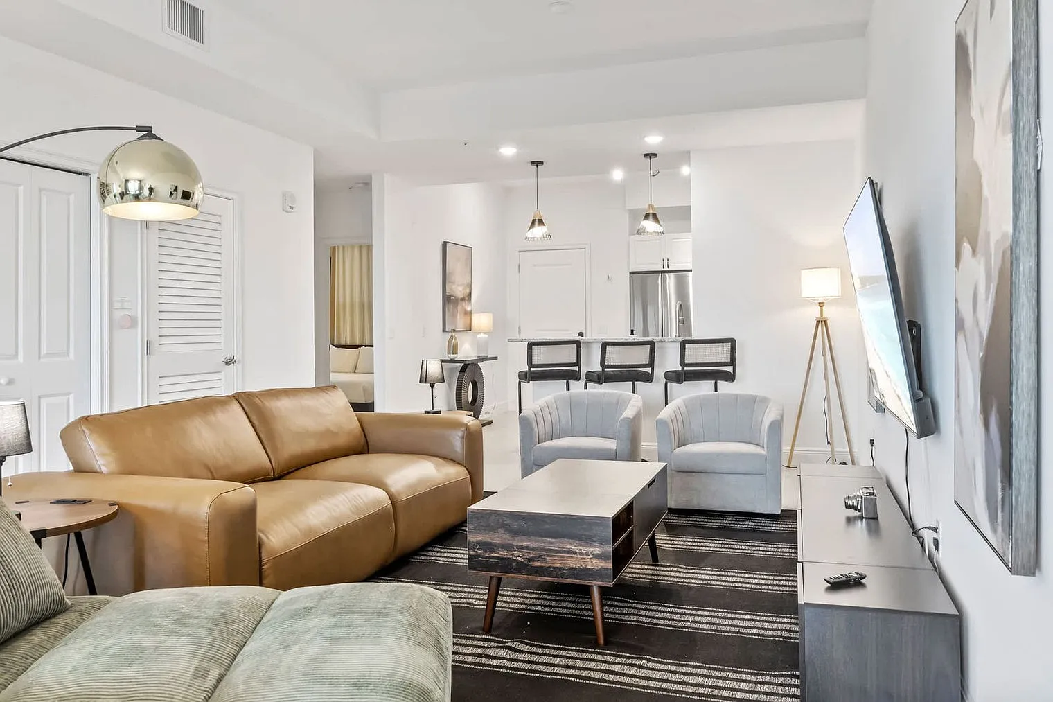 2 bed, 2.0 bath, 1323 sqft, $7,533 — Photo 3