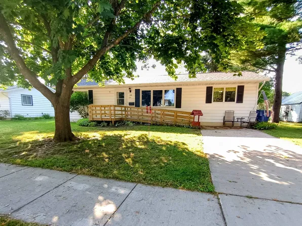 135 Robert St, Clintonville, WI 54929