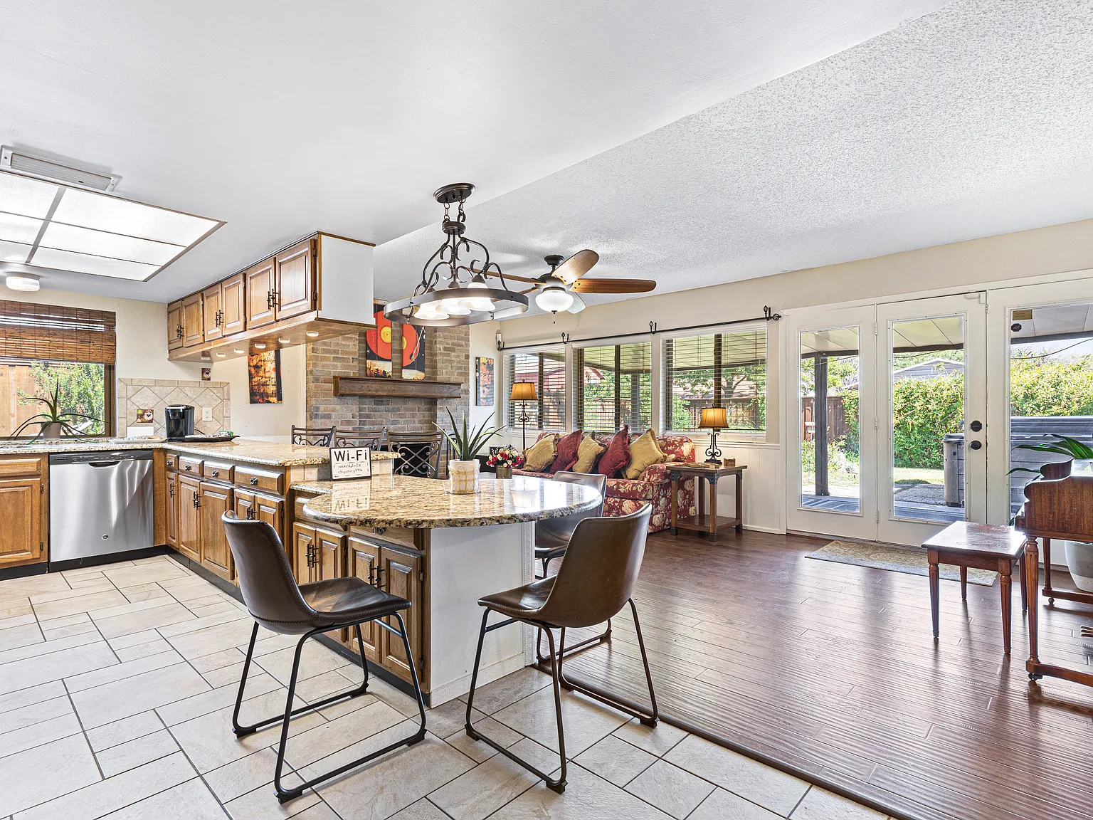 3 bed, 1870 sqft, $6,495 — Photo 3