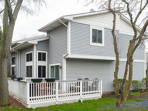 2nd image of 922 Princeton Ct