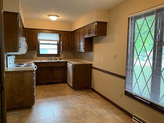 2nd image of 1461 E Camino Alto St