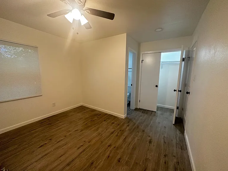 10809 Sharondale Ln — Photo 16