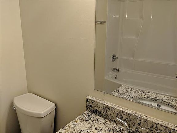 5th image of 270 Lytton St