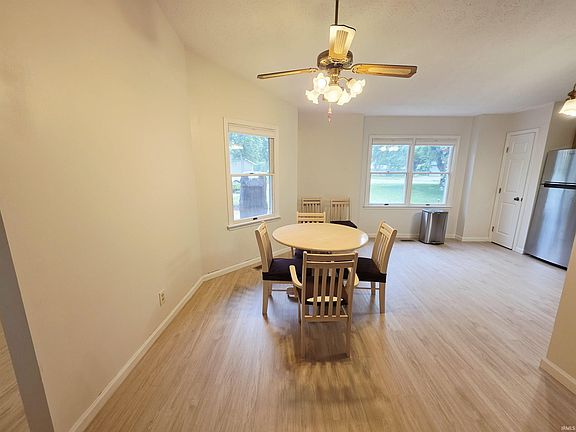 4th image of 3267 Hendrickson Ln