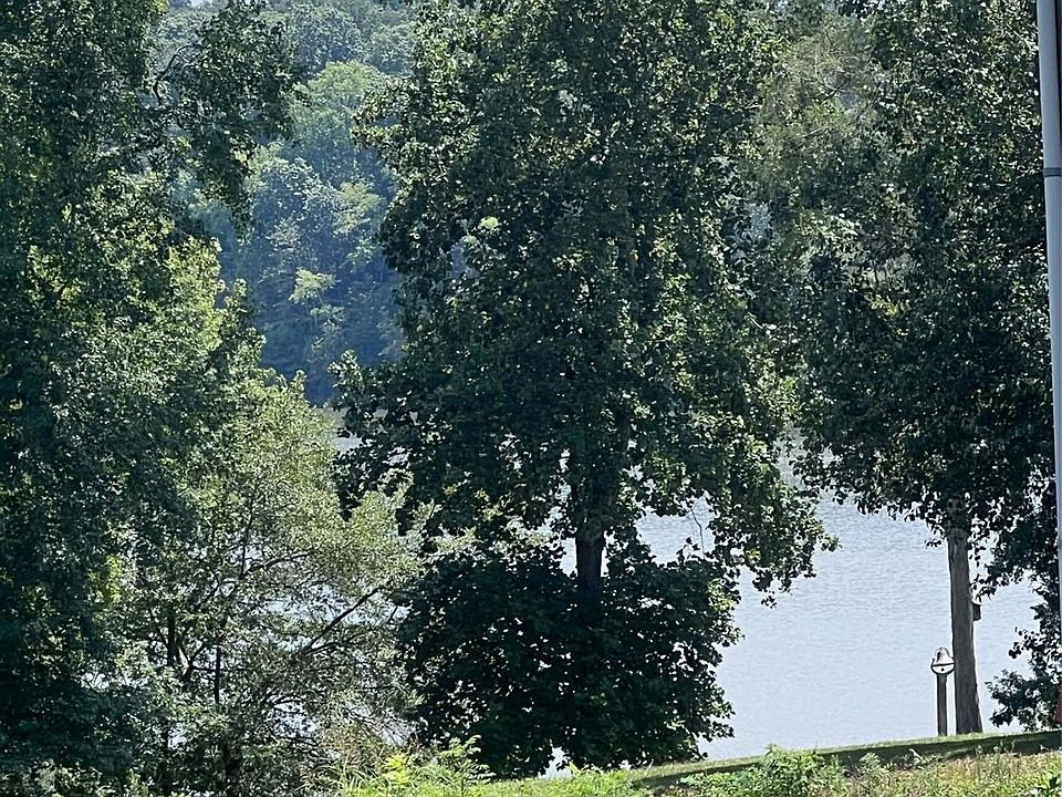 2nd image of 975 Jackson Rd