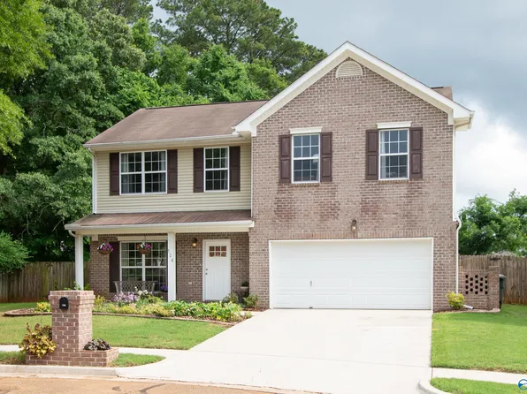 126 Cloverwood Dr SW, Huntsville, AL 35824