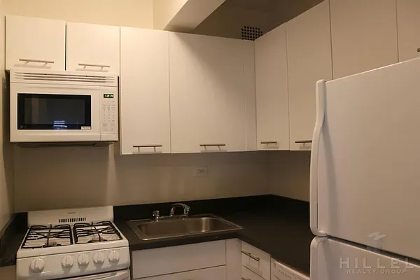 Rented by Hillel Realty Group | media 24