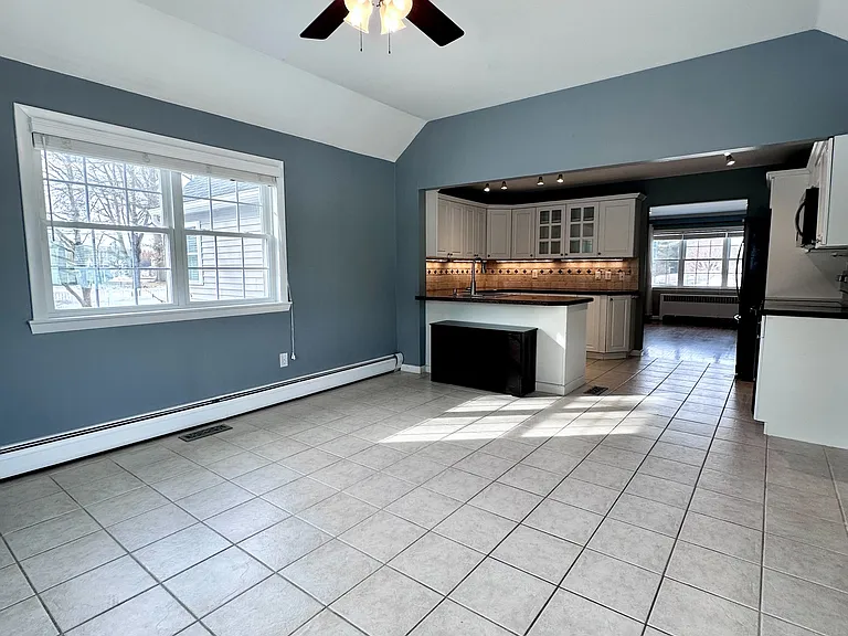 523 Orange Ave — Photo 2