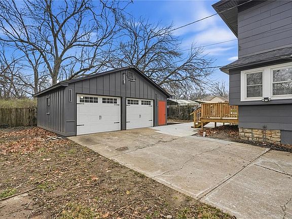 2nd image of 4207 E 61st St