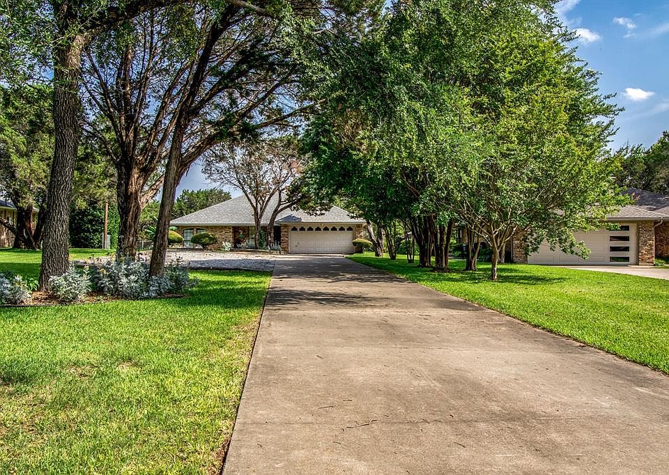 1st image of 315 Peninsula Ct