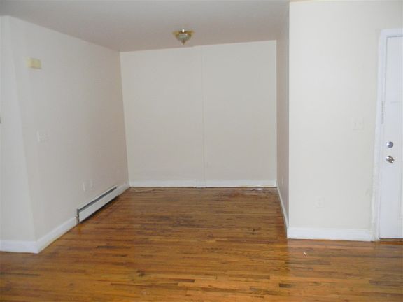 4th image of 727 Newark Ave #1