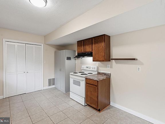 5th image of 518 Maple Way