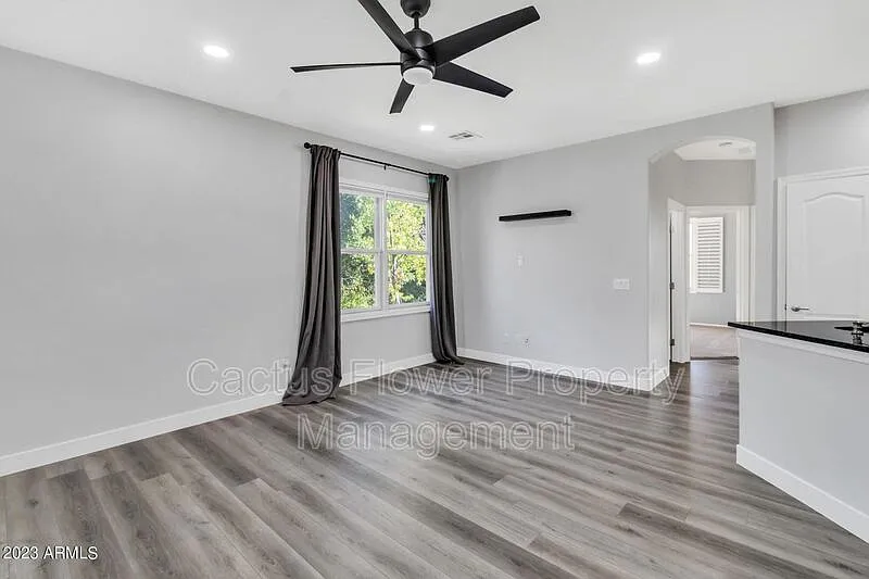 4 bed, 2.5 bath, 1619 sqft, $1,945 — Photo 4