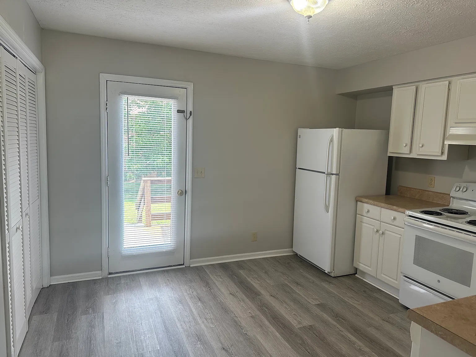 2 bed, 1.5 bath, 976 sqft, $1,495 — Photo 4
