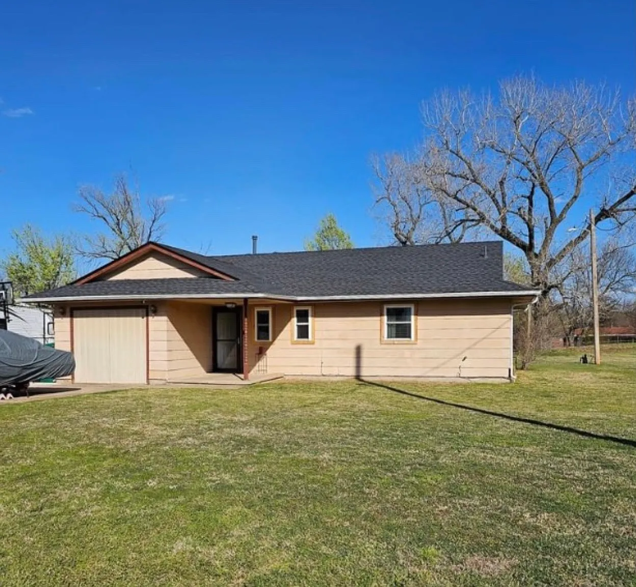 3 bed, 1.5 bath, 1240 sqft, $1,350 — Photo 1