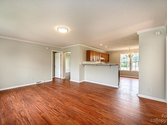5th image of 3280 Catawba St
