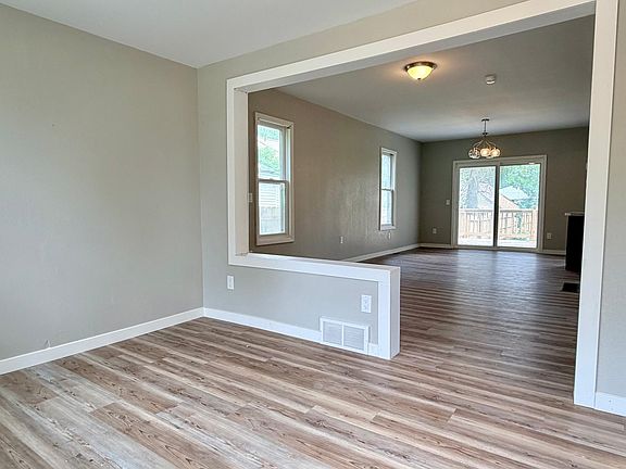3rd image of 600 Strait Ave