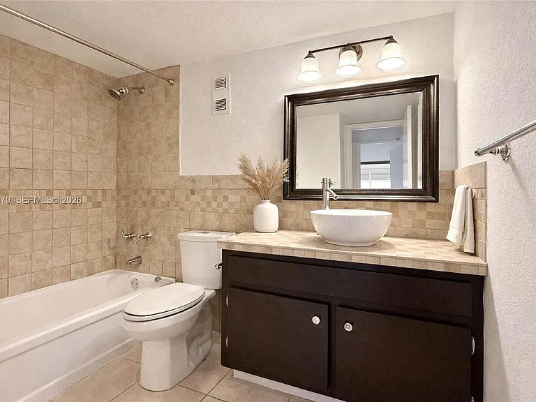 2771 Taft St #411 — Photo 11