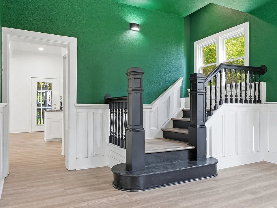 123 Saint James Ave