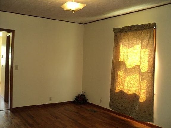 2nd image of 801 S Elm St