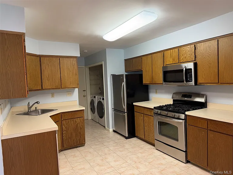 73 Cornwall Cir — Photo 8
