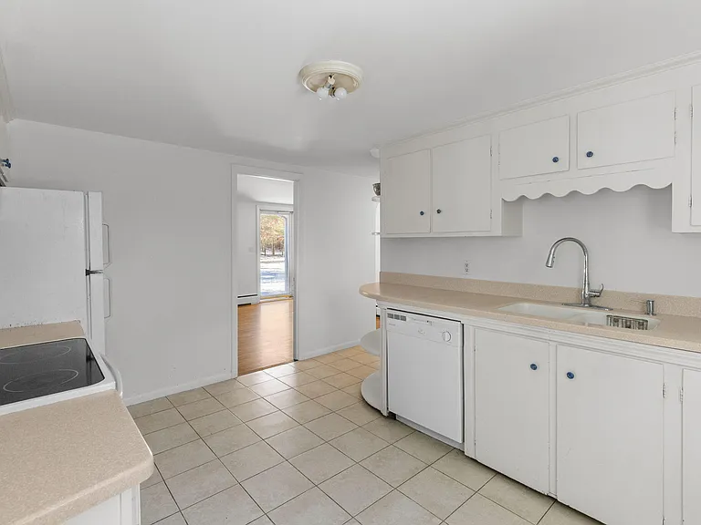 351 Swift Ave — Photo 10
