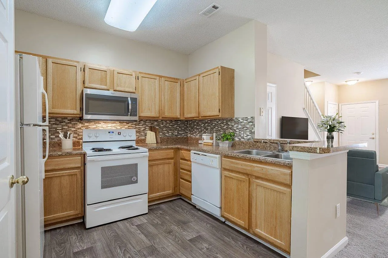 Falls Creek Apartments and Townhomes — Photo 2