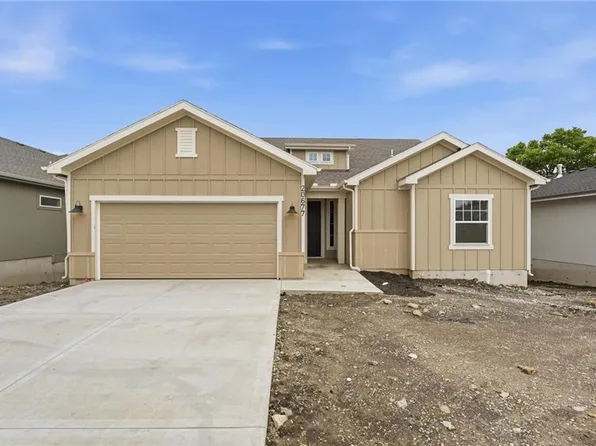 20677 Skyview Ln, Spring Hill, KS 66083