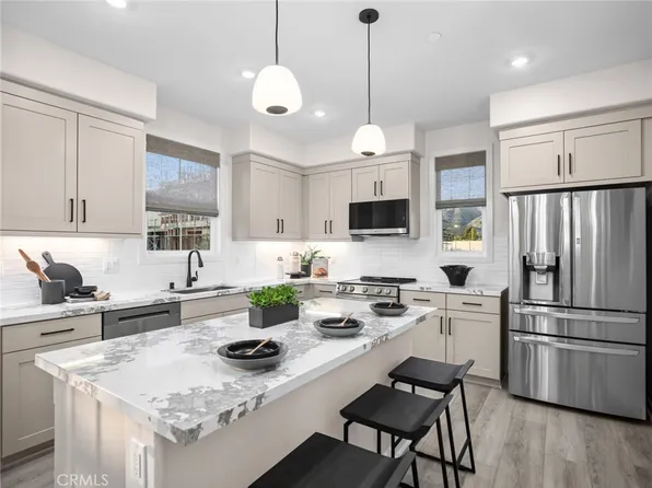 733 E Route 66, Glendora, CA 91740