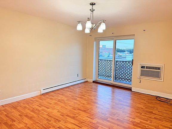 4th image of 116 Spring St APT C10