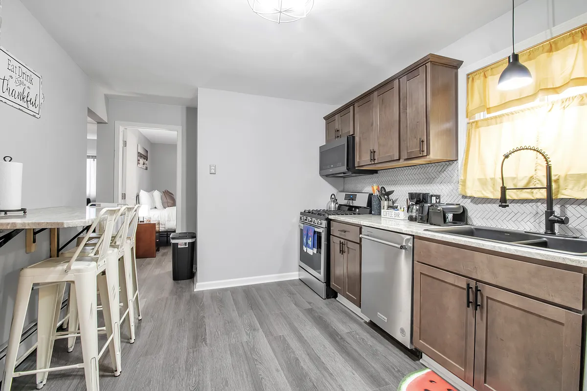Building Photo - 159 Herkimer St #2