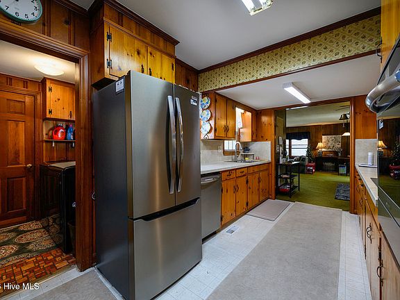 3rd image of 1813 Tryon Road