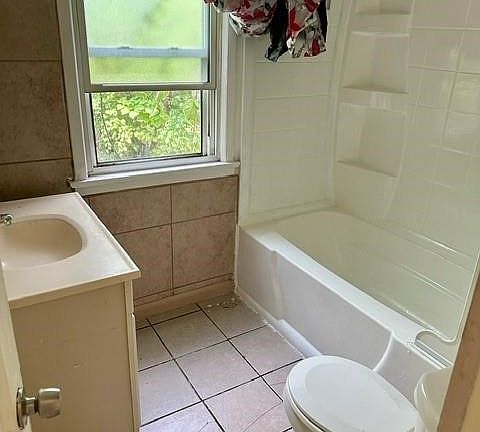 5th image of 3826 E 146th St
