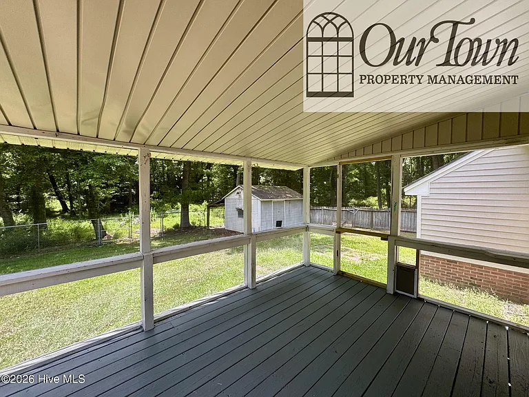 3003 Woodgreen Dr N — Photo 14