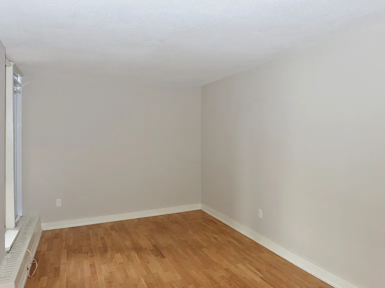 230 Oak St — Photo 34