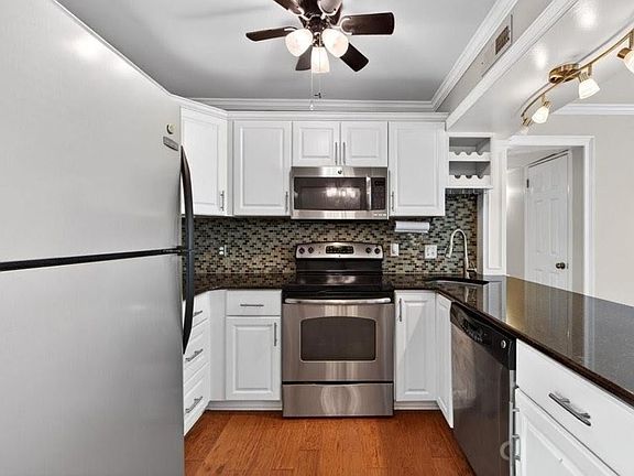 2nd image of 2606 Park Rd APT A