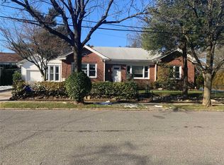 1 Highland Ter, Manhasset, NY 11030