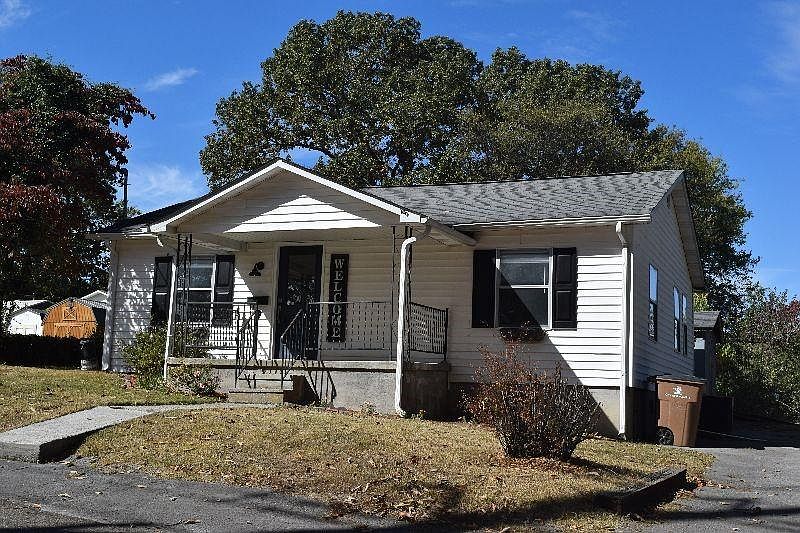 1st image of 4917 Woodglen Dr