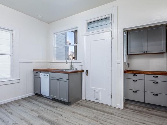 3rd image of 1039 Sanchez St