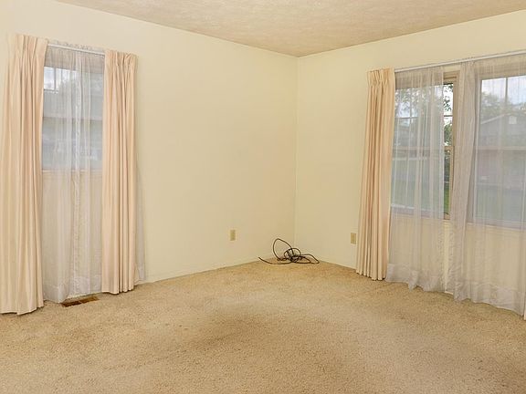 2nd image of 562 Tatato Trl